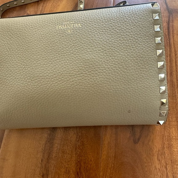 100% Valentino Rockstad over the shoulder, clutch excellent condition with tags - Picture 8 of 10